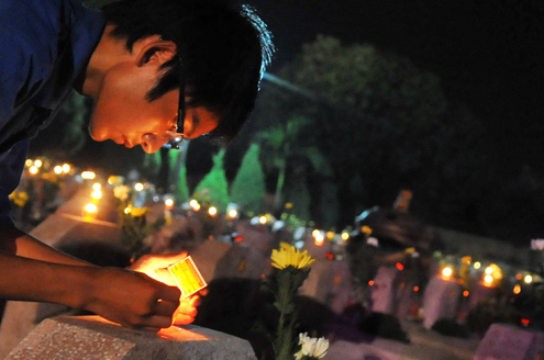 Youth pay tribute to Hanoian martyrs